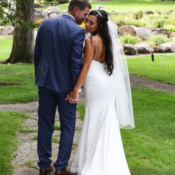 Wedding Veil Worn 5 hours beaded mid length - Picture 4 of 5